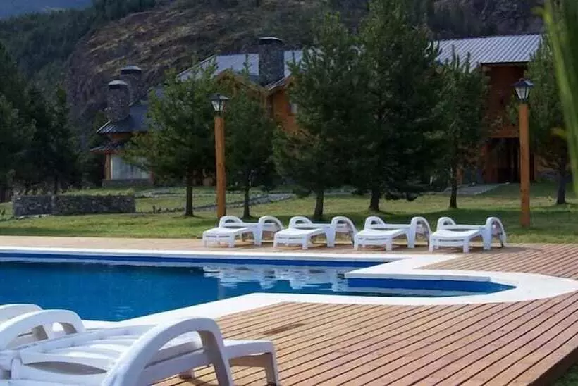 هتل Pinares Del Epuyen