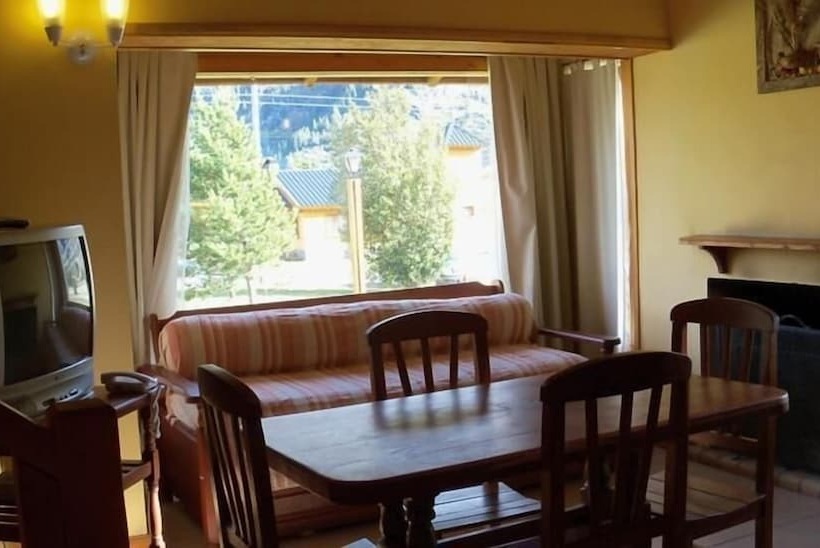 هتل Pinares Del Epuyen