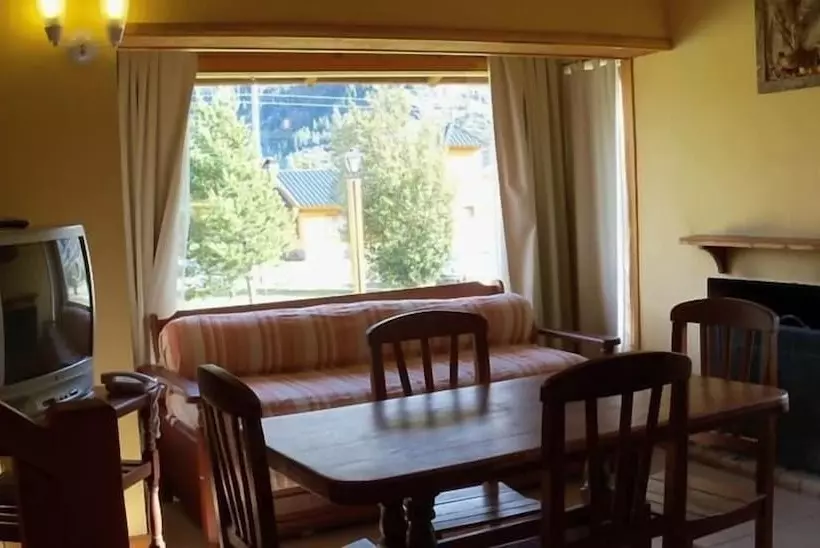 هتل Pinares Del Epuyen