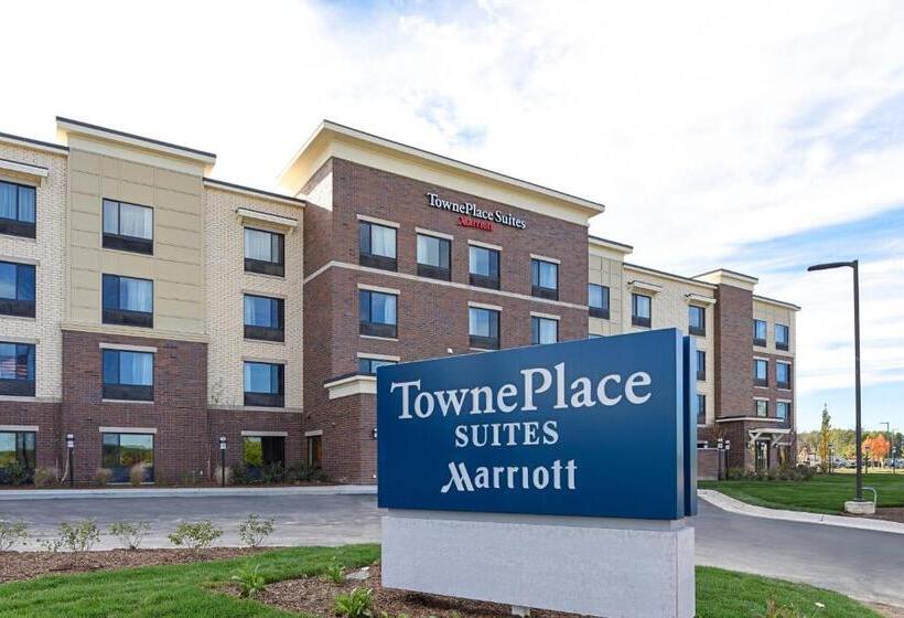 Отель Towneplace Suites By Marriott Detroit Commerce