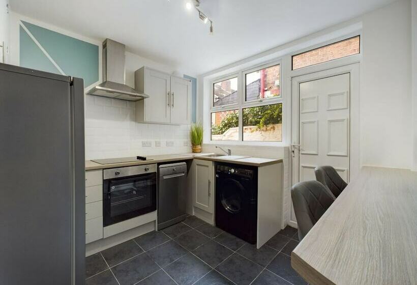 Contemporary 4bd Home Nr Liverpool City Centre