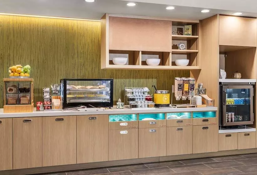 ホテル Home2 Suites By Hilton Cedar Rapids Westdale