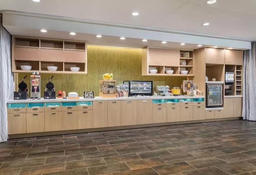 ホテル Home2 Suites By Hilton Cedar Rapids Westdale