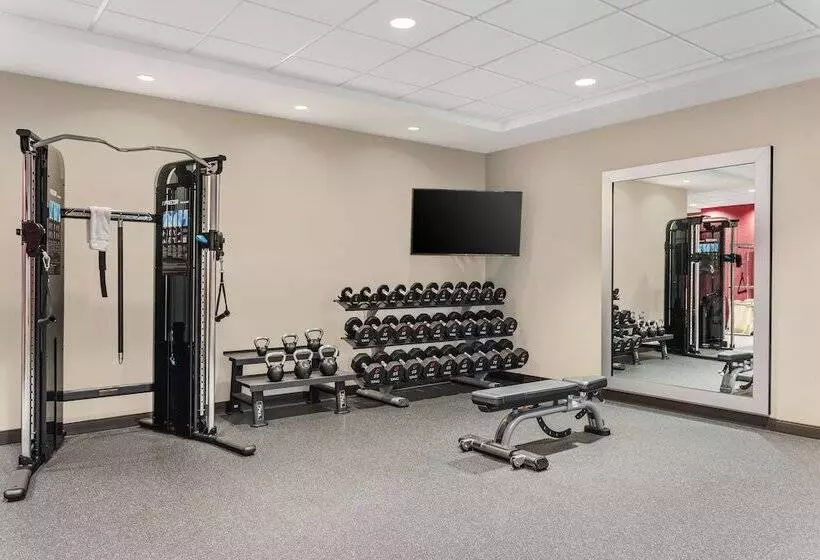 ホテル Home2 Suites By Hilton Cedar Rapids Westdale