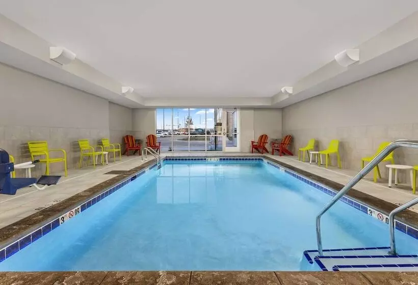 ホテル Home2 Suites By Hilton Cedar Rapids Westdale