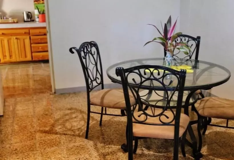 پانسیون Areca Palms