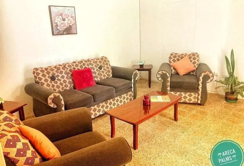 پانسیون Areca Palms