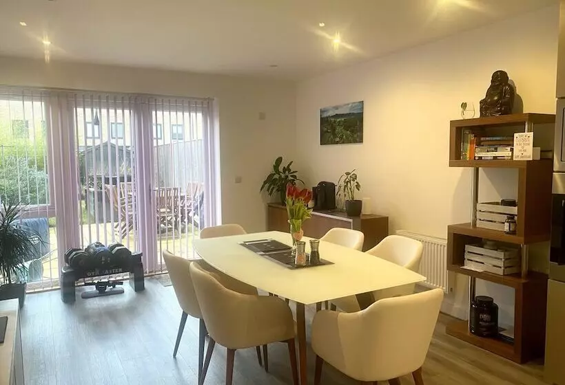 レジデンス Luxorious 2 Bedroom Townhouse In Carshalton