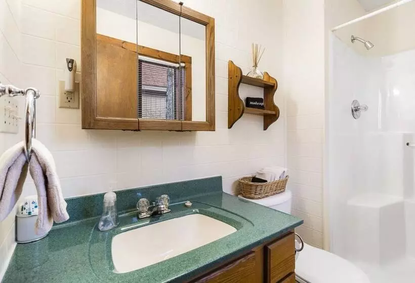 The Cottages On Lake Bluff  Nearby Table Rock Lake!