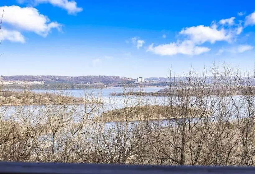 The Cottages On Lake Bluff  Nearby Table Rock Lake!