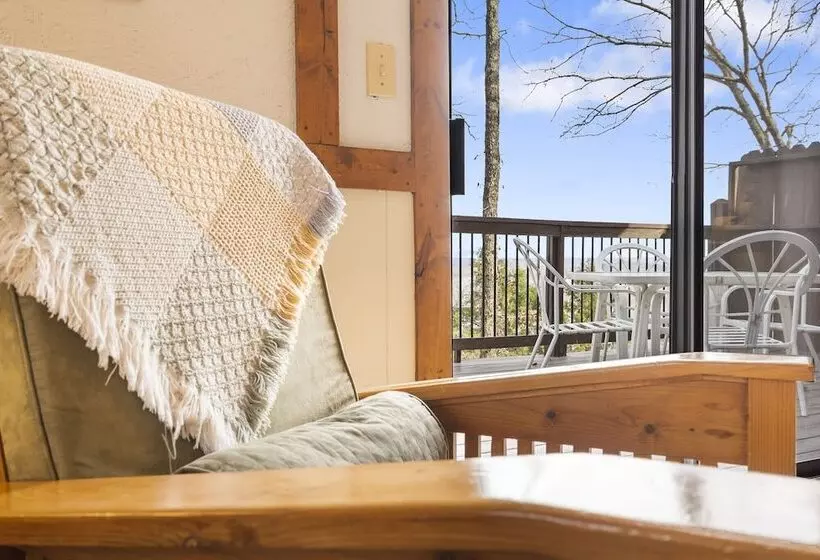 The Cottages On Lake Bluff  Nearby Table Rock Lake!