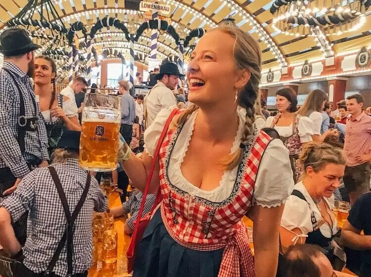 تختخواب و صبحانه Oktoberfest On A Budget Camping