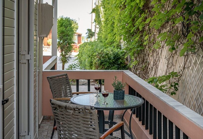 Elena Seafront Luxury Apartments