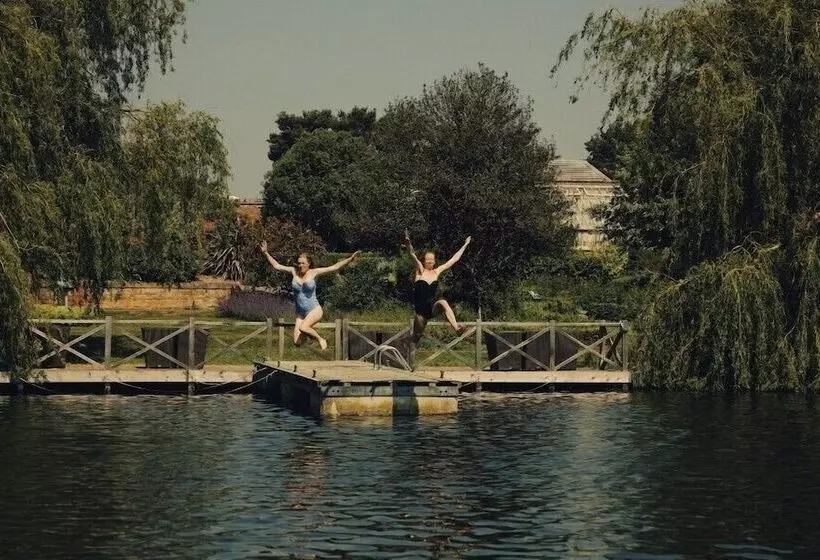 ホテル Fritton Lake   The Clubhouse