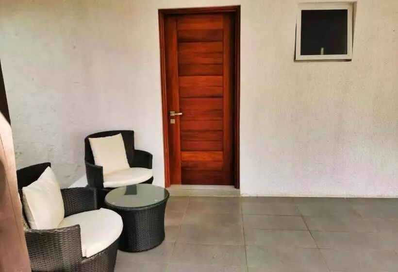 هتل Searenity Beach Villa