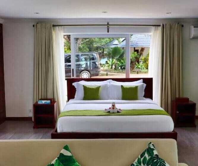 هتل Searenity Beach Villa