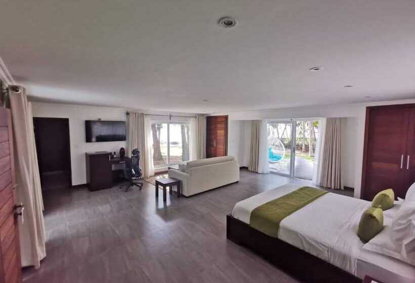 هتل Searenity Beach Villa