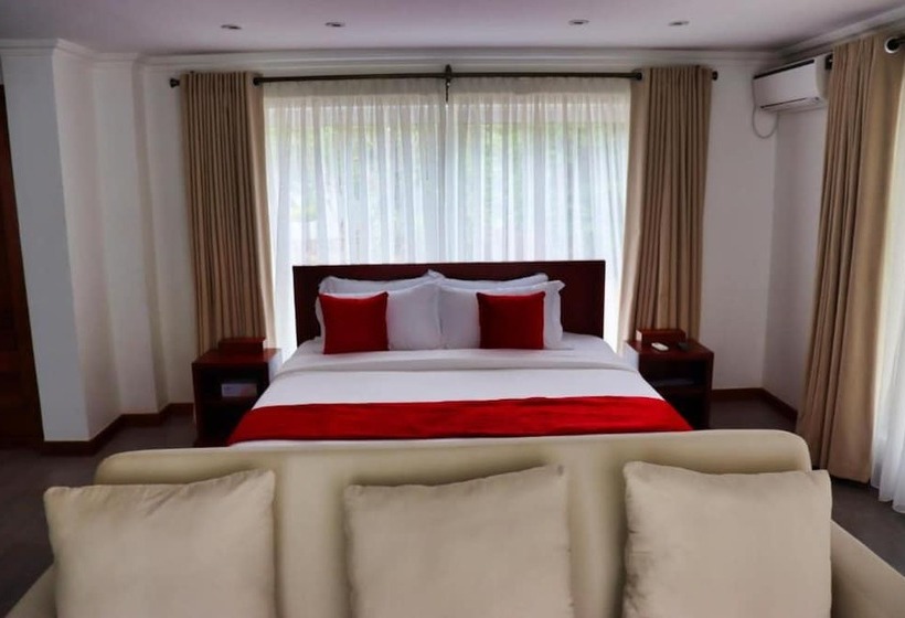 هتل Searenity Beach Villa