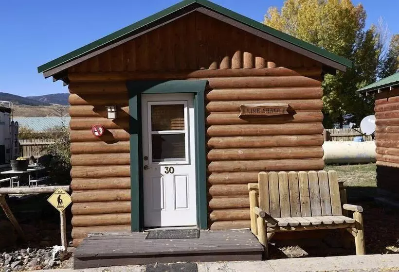 Hotelli Twin Pines Lodge & Cabins