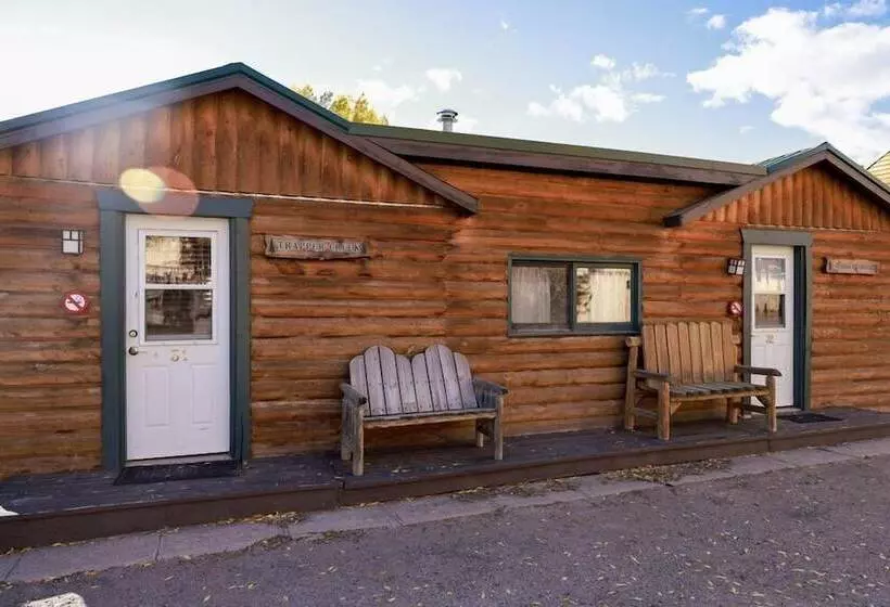 Hotelli Twin Pines Lodge & Cabins