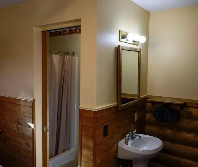 Hotelli Twin Pines Lodge & Cabins