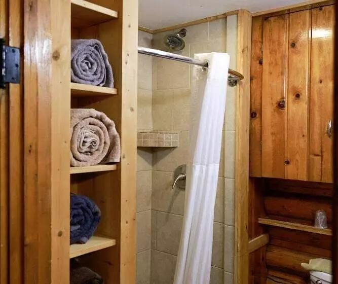 Hotelli Twin Pines Lodge & Cabins