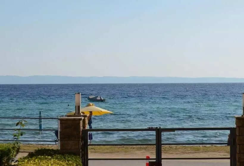 レジデンス Immaculate 3 Bed House In