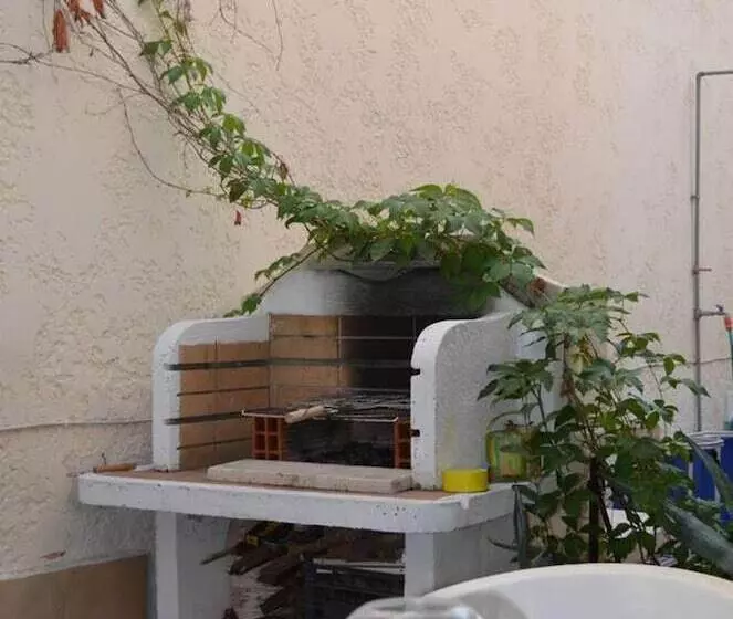 レジデンス Immaculate 3 Bed House In