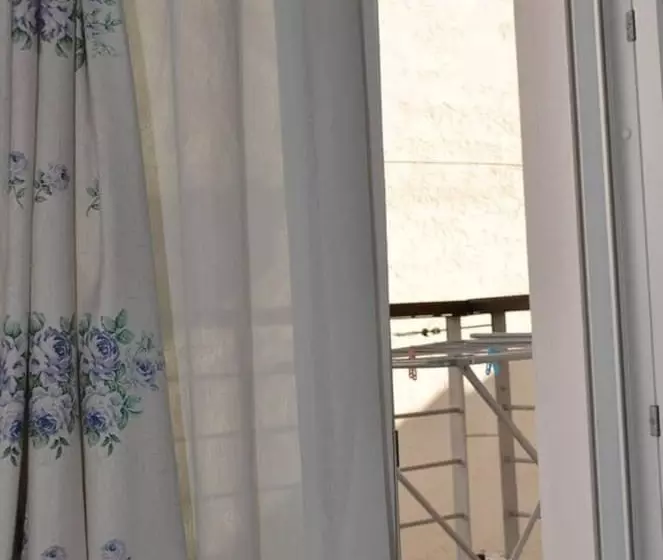 レジデンス Immaculate 3 Bed House In
