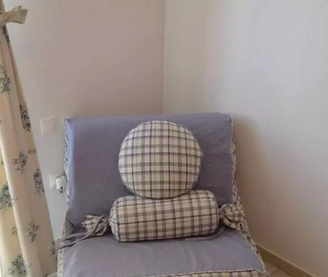 レジデンス Immaculate 3 Bed House In