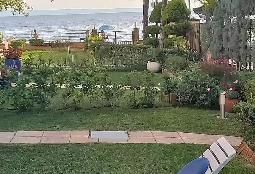 レジデンス Immaculate 3 Bed House In