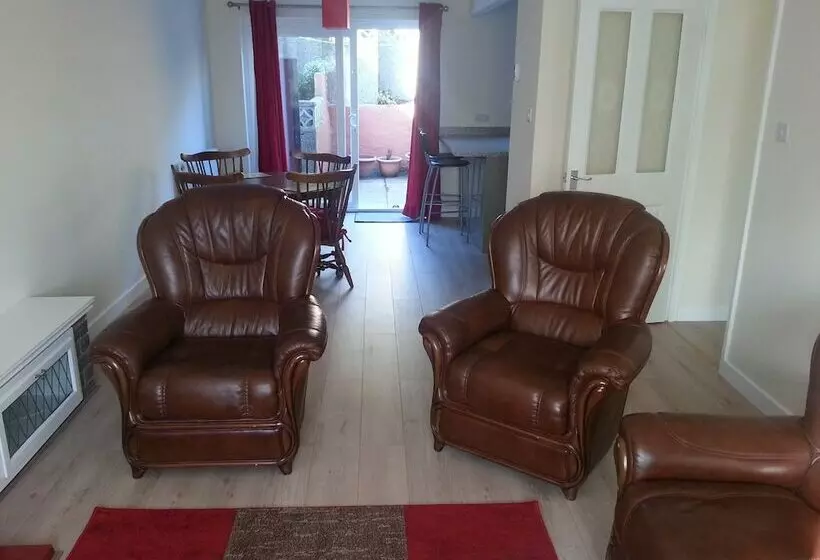 اقامتگاه Immaculate 3 Bed House In Bristol With Fast Wifi
