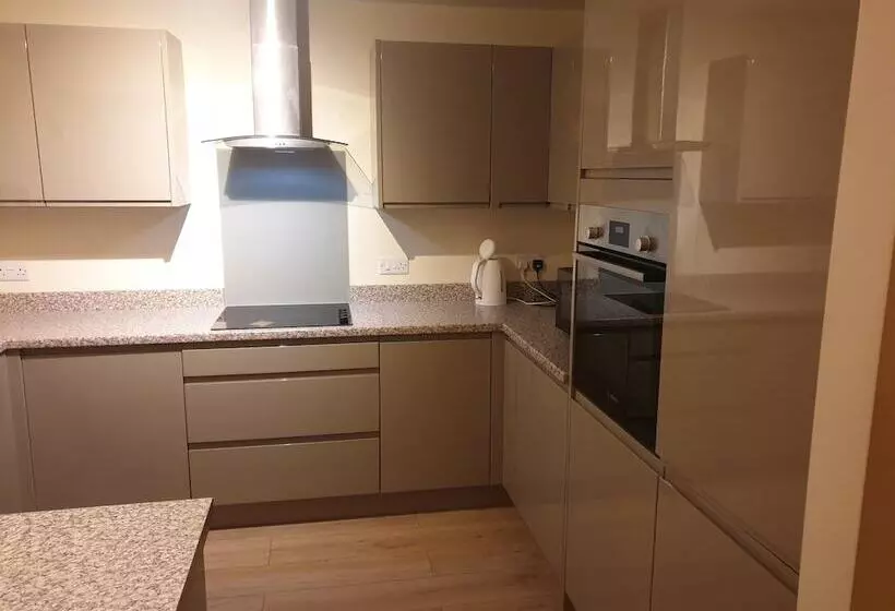 اقامتگاه Immaculate 3 Bed House In Bristol With Fast Wifi