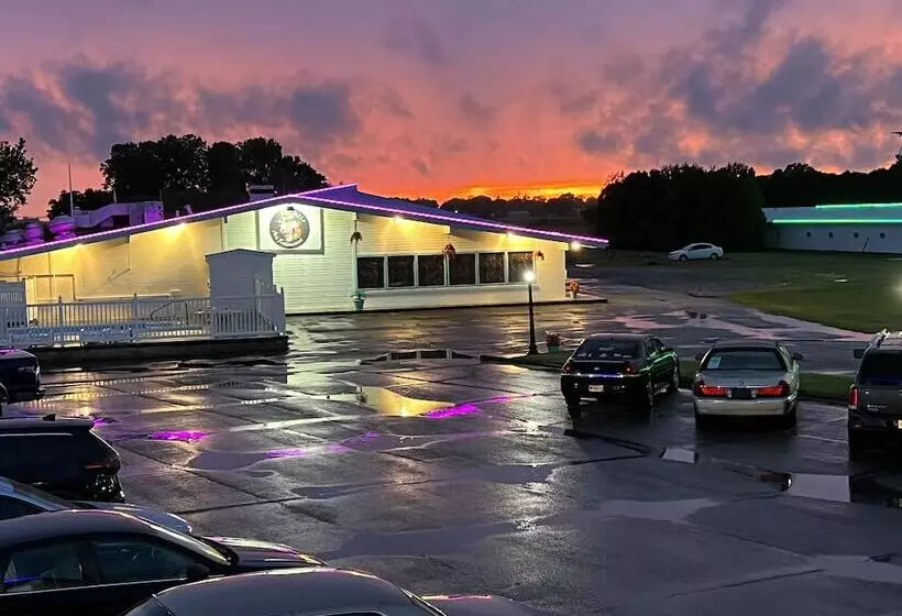 Motel Boutique By Wolf Inn