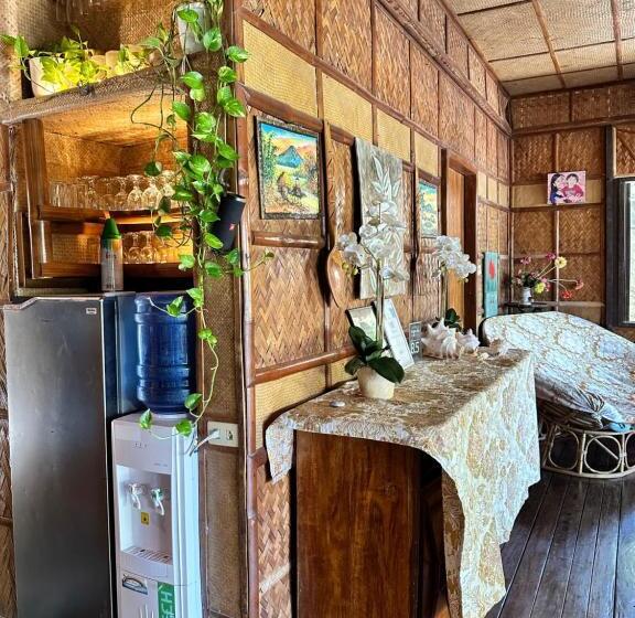 Отель Bamboo House Beach Lodge & Restaurant