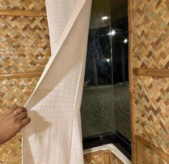 Отель Bamboo House Beach Lodge & Restaurant