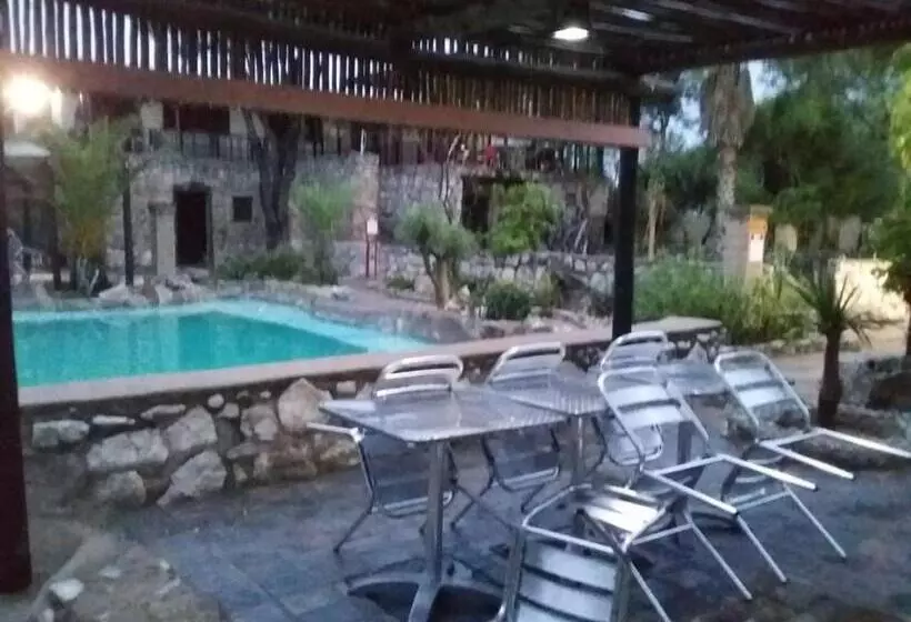 هتل Nkisi Guesthouse