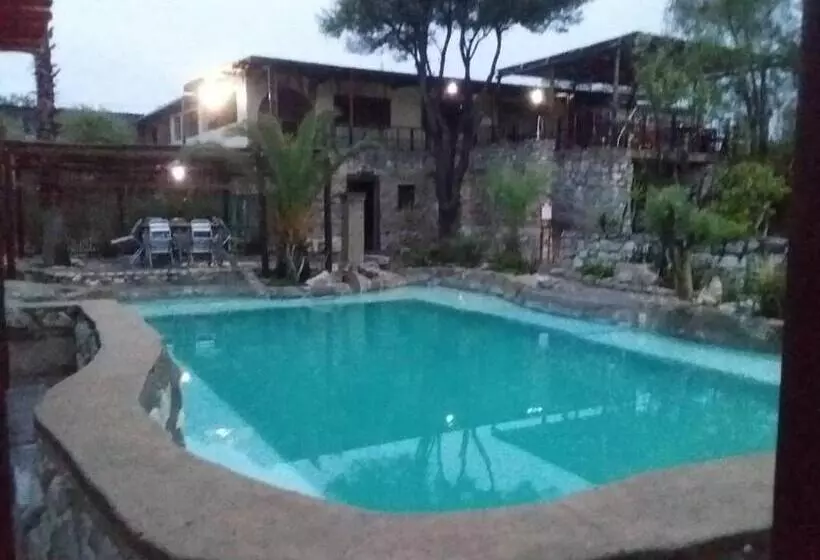 هتل Nkisi Guesthouse