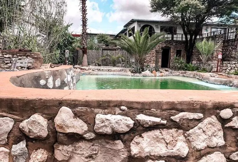 هتل Nkisi Guesthouse