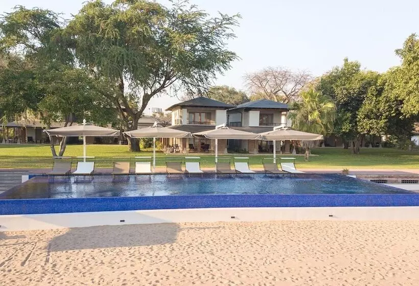 هتل The Makokola Retreat