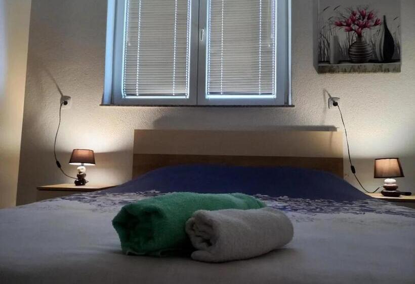 مُتل Majska Rosa