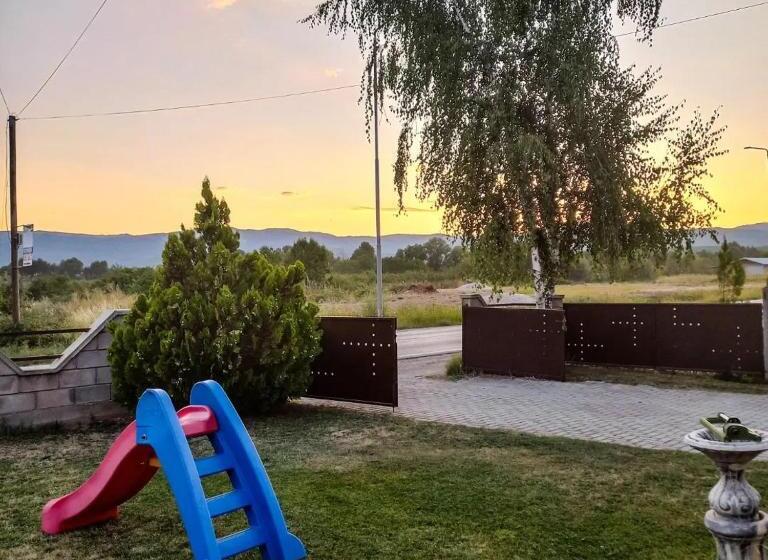 مُتل Majska Rosa