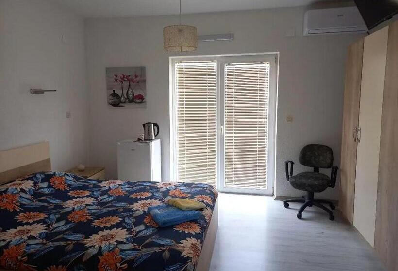 مُتل Majska Rosa