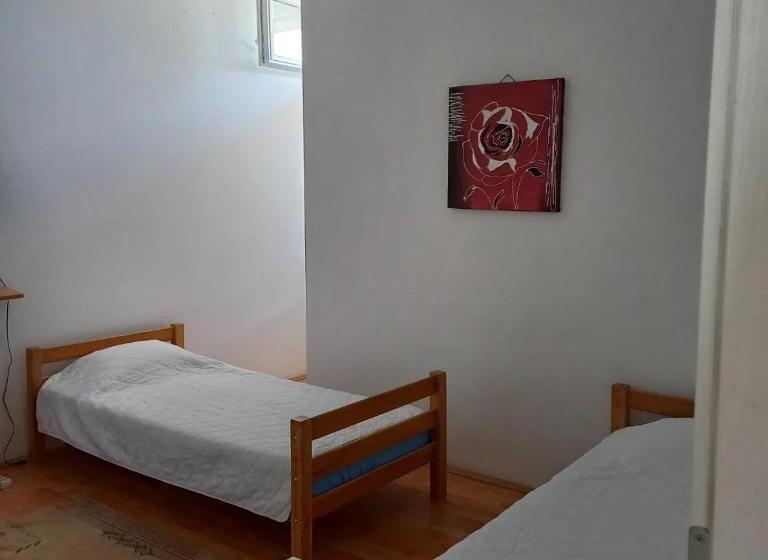 مُتل Majska Rosa