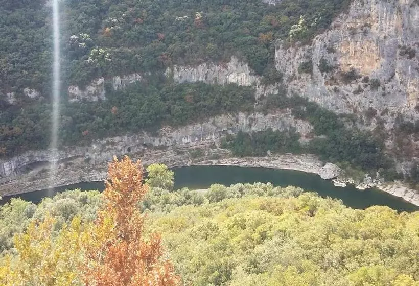 Aamiaismajoitus (B&B) Chambre En Ardèche Du Sud