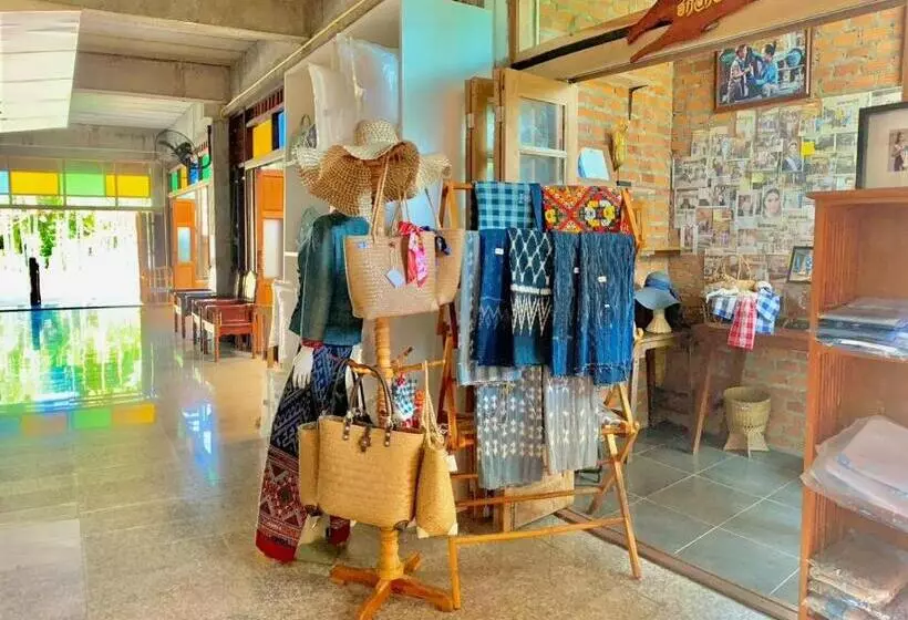 ホテル Hug Sakhonnakhon