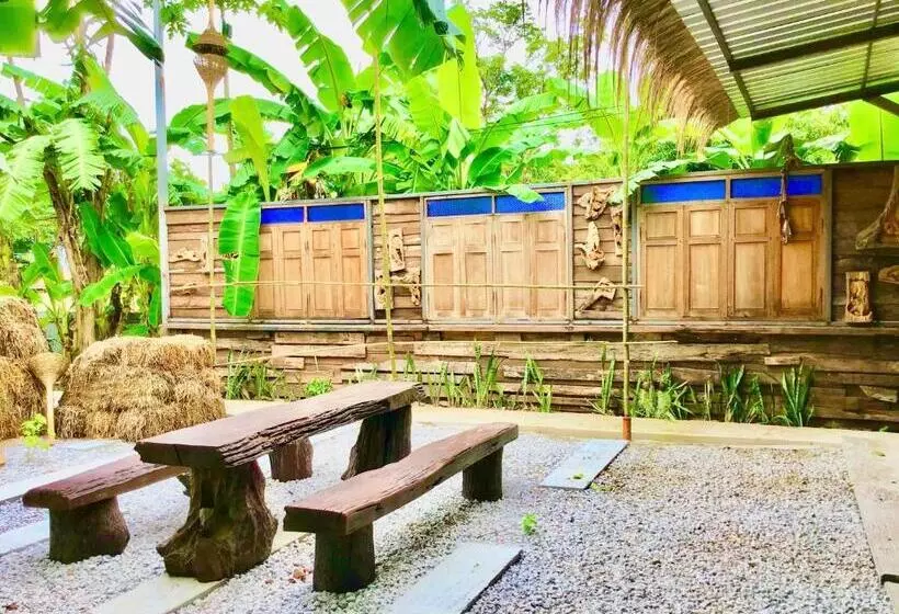 ホテル Hug Sakhonnakhon