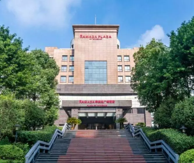 Hotelli Ramada Plaza By Wyndham Chongqing West