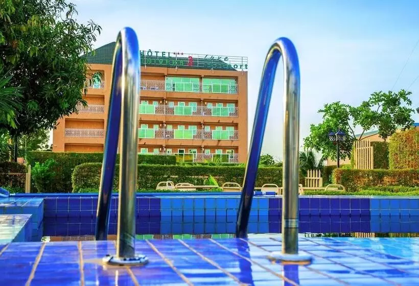 Hotelli Univers 3 Aeroport Luxe