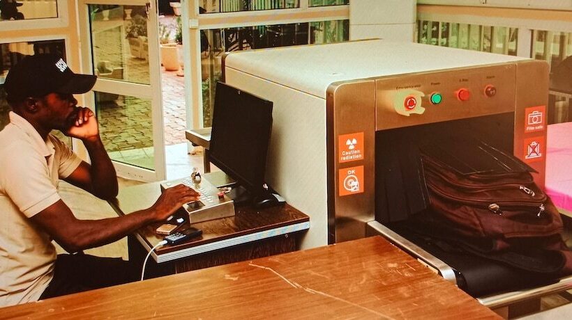 هتل Univers 3 Aeroport Luxe